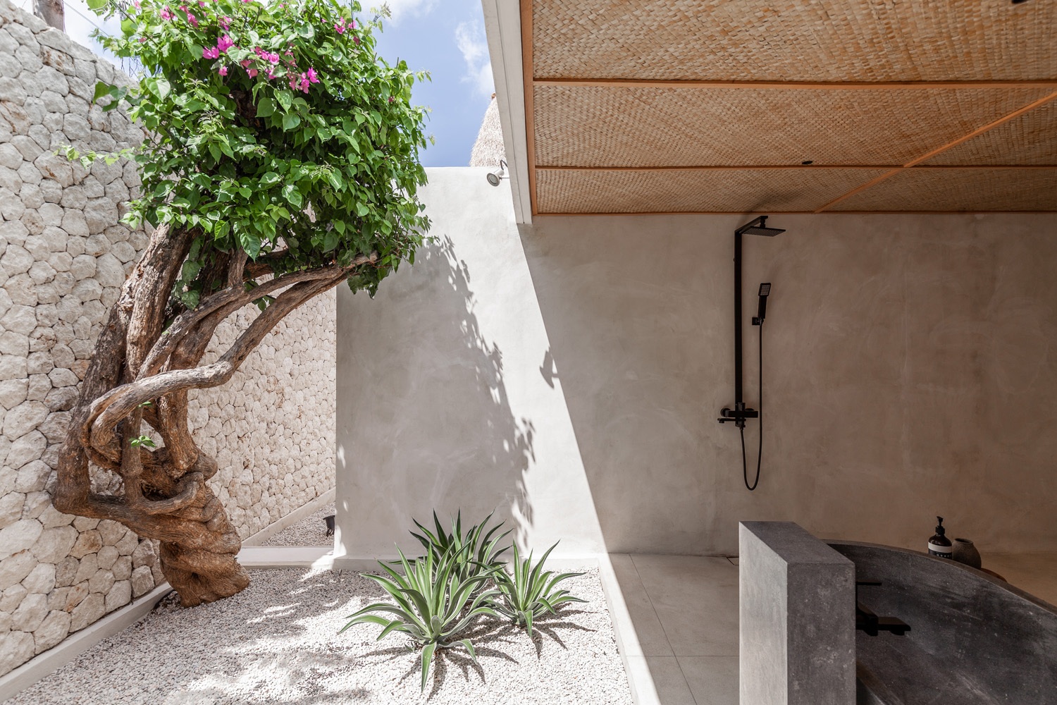 Design Assembly - Villa Massilia - Bali Architect - Interior Design - Bali Villa - Bathroom